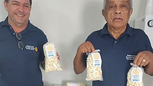 Rotary Club de Alto Garças doa pipocas e leva alegria à comunidade durante campanha de saúde